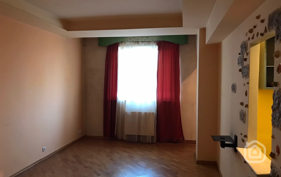 Продаётся 1-комнатная квартира, 38.43 м², ул. Амирян, Центр