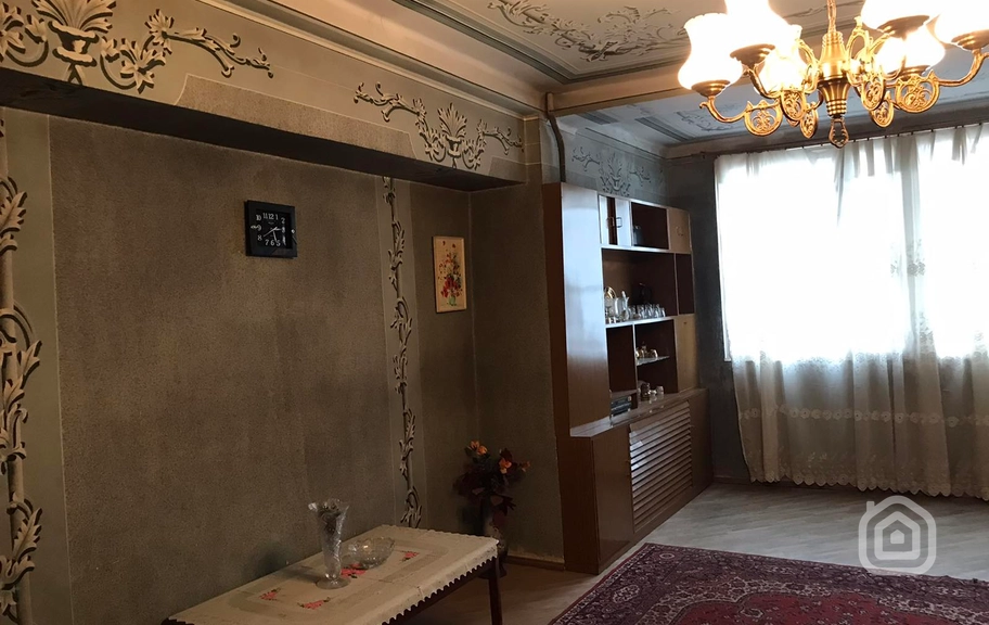 Продаётся 2-комнатная квартира, 68 м², ул. Сарян, Центр
