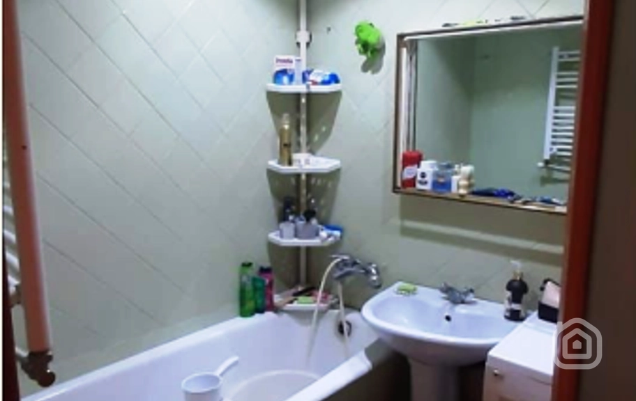 Продаётся 4-комнатная квартира, 101 м², ул. Туманян, Центр