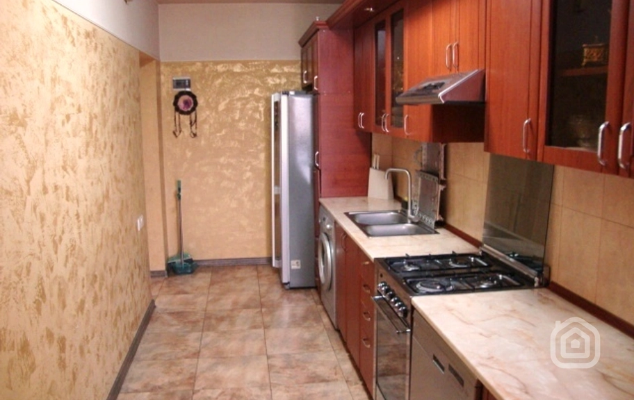Продаётся 3-комнатная квартира, 96 м², кв-л Давташен 4, Давташен
