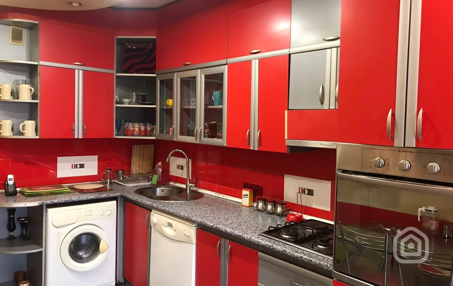 Продаётся 3-комнатная квартира, 91 м², ул. Амирян, Центр