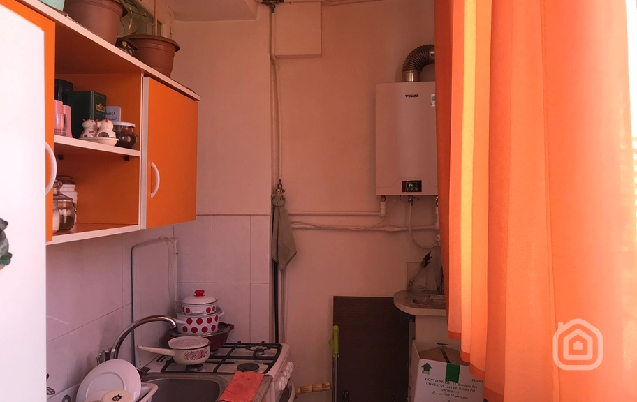 Продаётся 1-комнатная квартира, 40 м², ул. Сарян, Центр