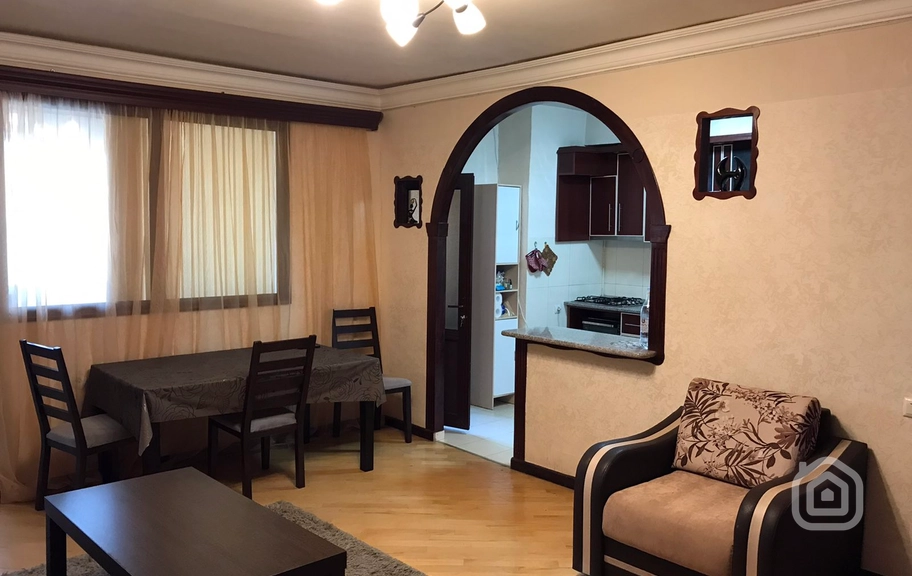 Продаётся 1-комнатная квартира, 61.3 м², ул. Исраелян, Центр