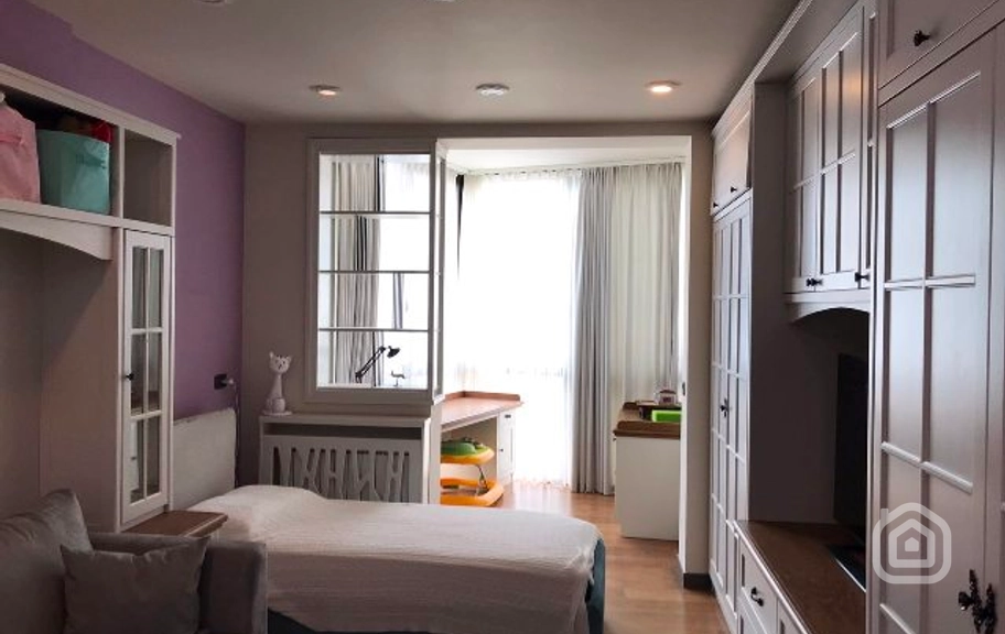 Продаётся 3-комнатная квартира, 113 м², ул. В. Саргсян, Центр