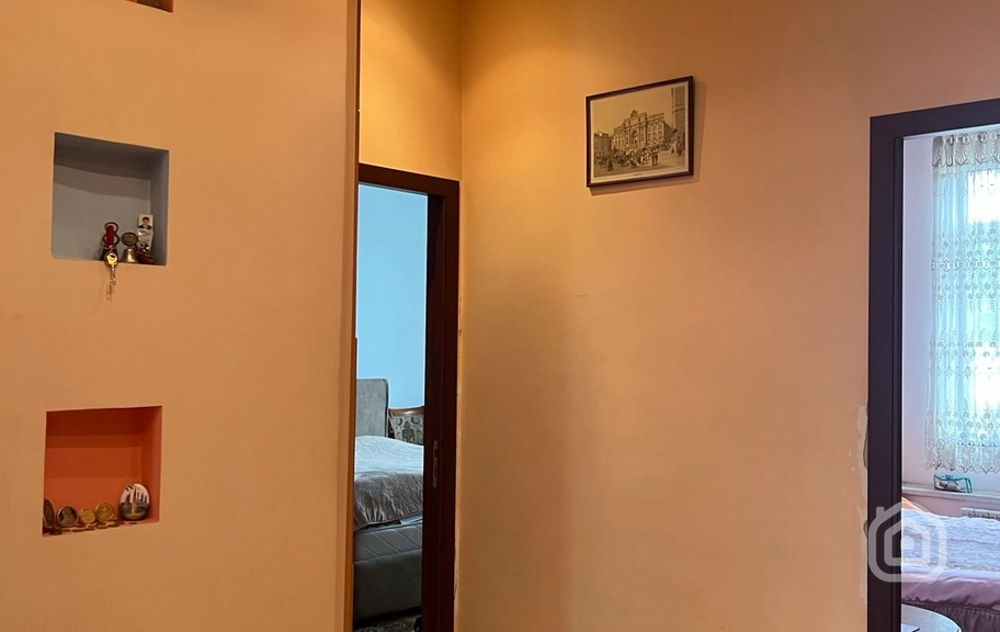 Продаётся 3-комнатная квартира, 90.4 м², ул. Нар-Дос, Центр
