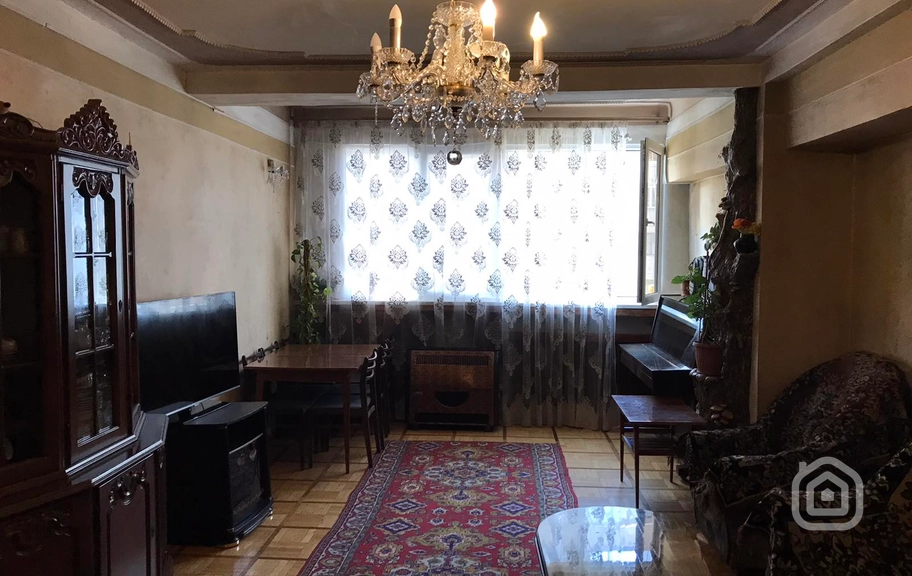 Продаётся 3-комнатная квартира, 90.7 м², ул. Амирян, Центр