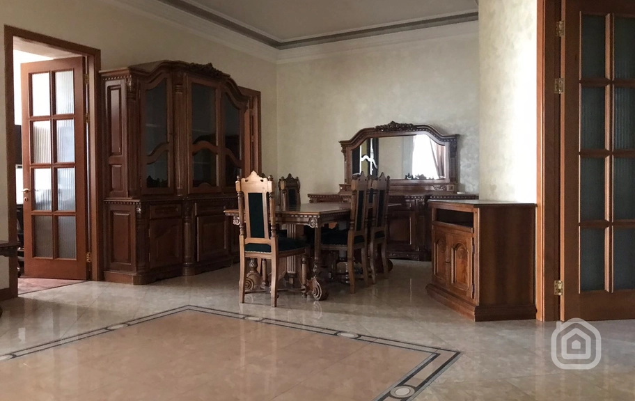 Продаётся 4-комнатная квартира, 149.6 м², ул. Абовян, Центр