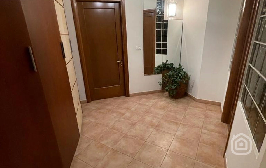 Продаётся 5-комнатная квартира, 147 м², ул. Алек Манукян, Центр