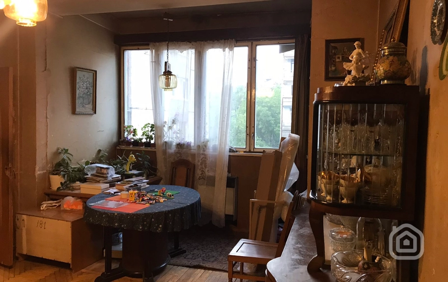 Продаётся 1-комнатная квартира, 42.2 м², ул. Д. Демирчян, Центр
