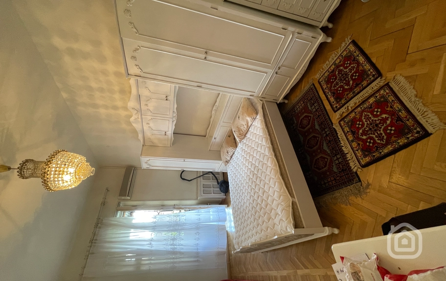 Продаётся 5-комнатная квартира, 162 м², ул. Байрон, Центр
