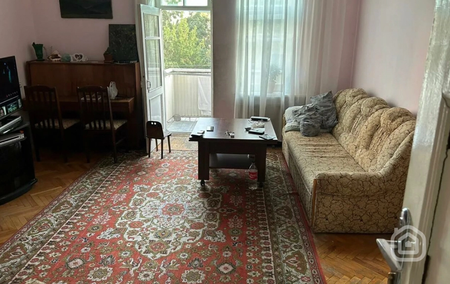 Продаётся 4-комнатная квартира, 122 м², пр. Бахрамян, Центр