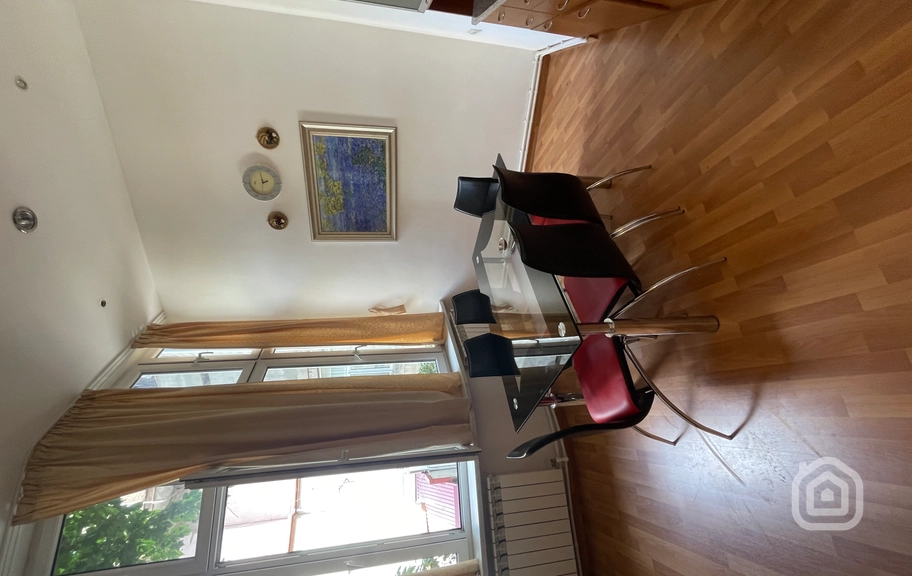 Продаётся 3-комнатная квартира, 72 м², ул. Абовян, Центр
