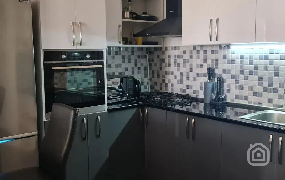 Продаётся 2-комнатная квартира, 66.79 м², ул. Антарайин, Центр