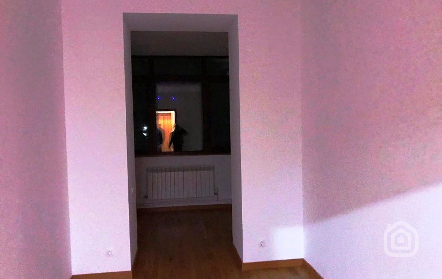 Продаётся 3-комнатная квартира, 90 м², пр. М. Маштоц, Центр