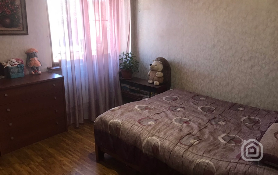 Продаётся 3-комнатная квартира, 81 м², ул. Ер. Кочар, Центр