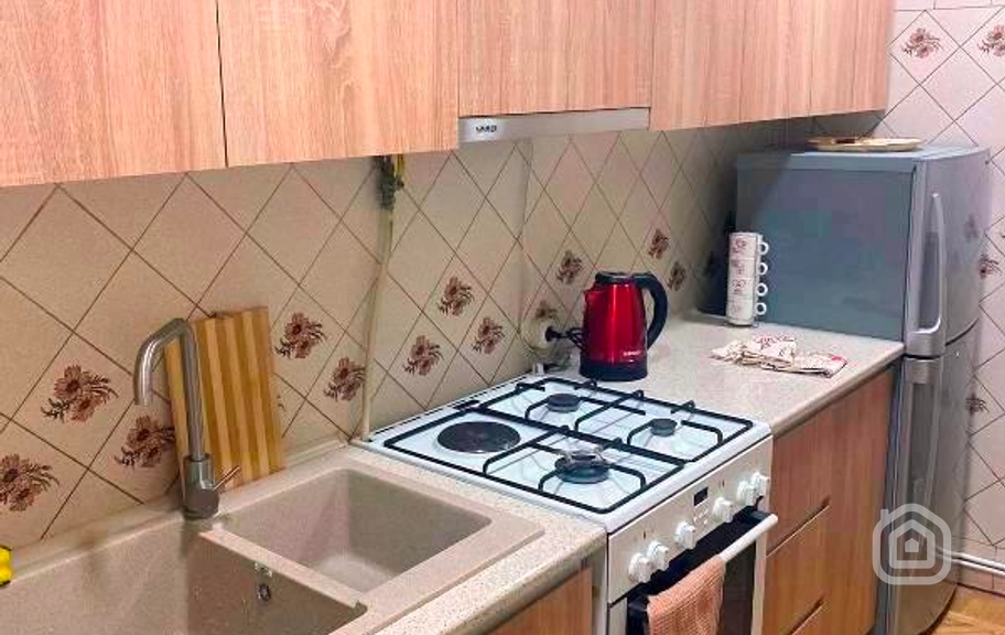 Продаётся 2-комнатная квартира, 65 м², ул. Амирян, Центр