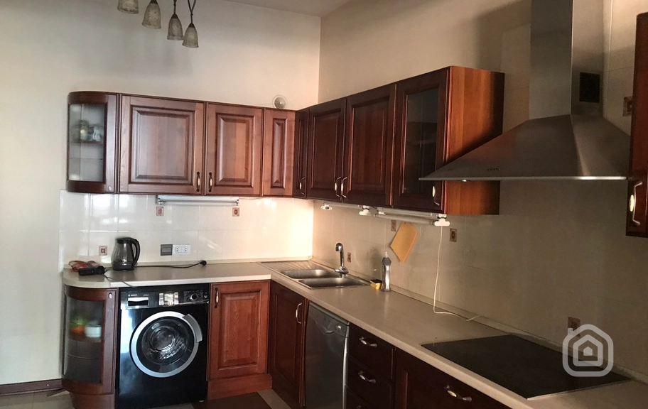Продаётся 4-комнатная квартира, 186 м², ул. Беляков, Центр