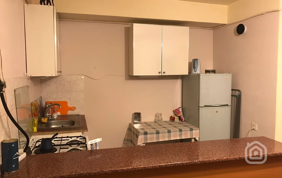 Продаётся 1-комнатная квартира, 42 м², ул. Hанрапетутян, Центр