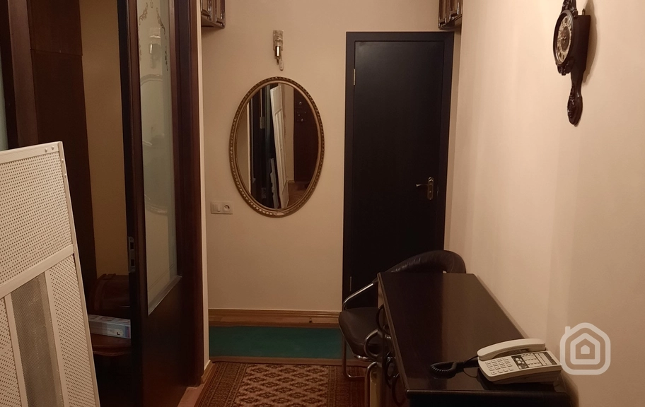 Продаётся 3-комнатная квартира, 67.7 м², ул. Московян, Центр