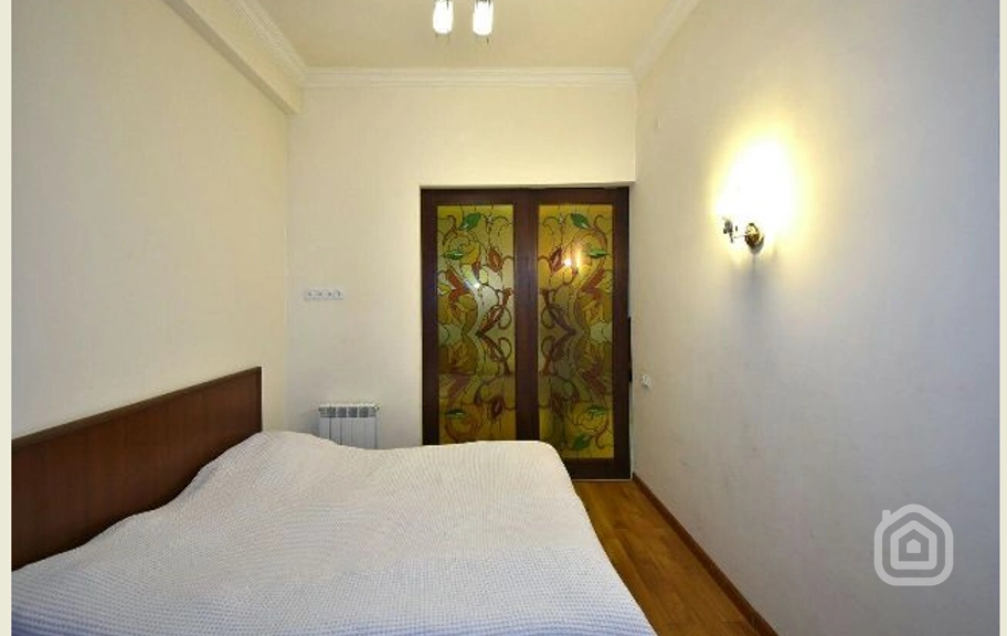 Продаётся 2-комнатная квартира, 57.3 м², ул. Арами, Центр