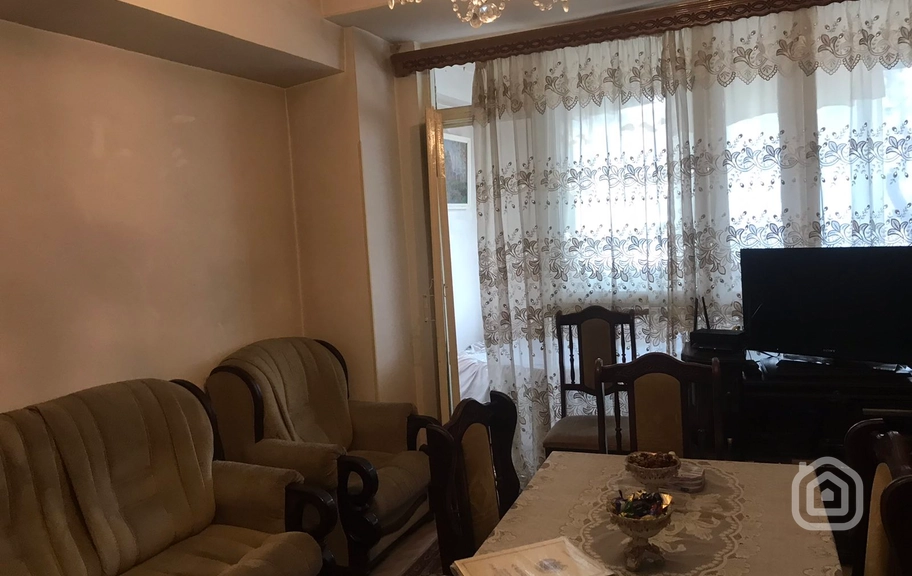 Продаётся 2-комнатная квартира, 67.4 м², ул. Заварян, Центр