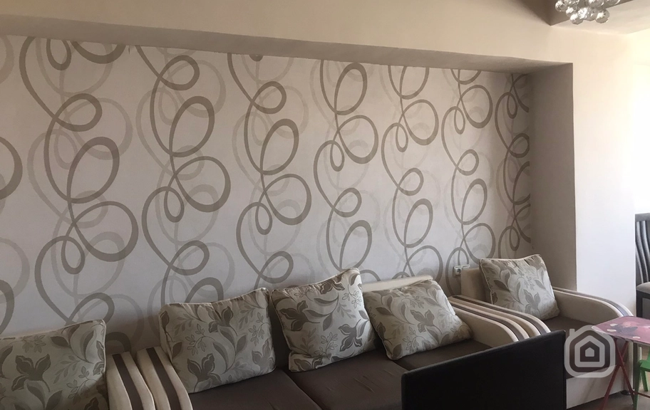 Продаётся 2-комнатная квартира, 68 м², ул. Нар-Дос, Центр