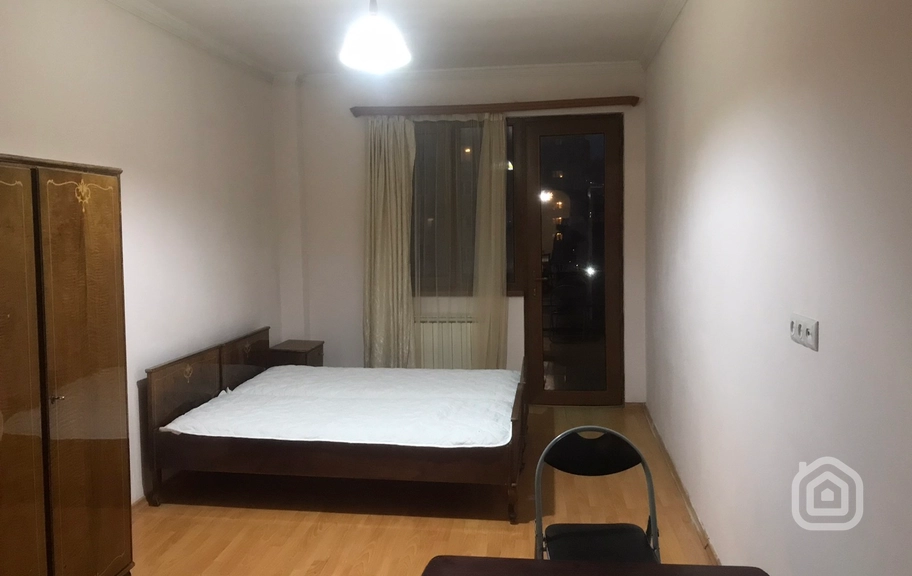 Продаётся 3-комнатная квартира, 125.7 м², ул. Абовян, Центр