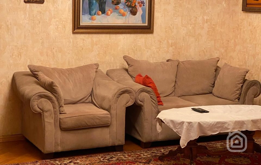 Продаётся 3-комнатная квартира, 80.4 м², ул. Байрон, Центр