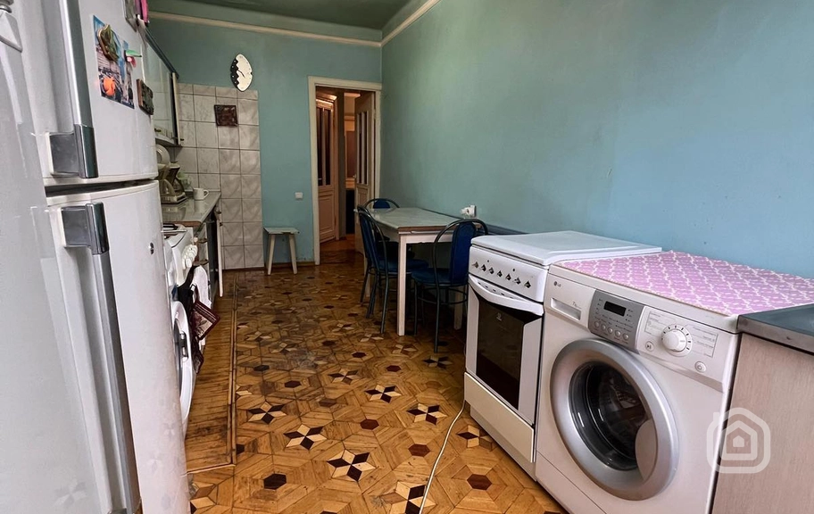Продаётся 3-комнатная квартира, 93 м², ул. Сарян, Центр