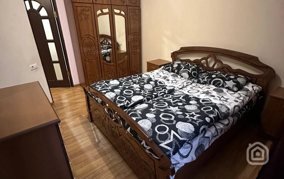 Продаётся 2-комнатная квартира, 53 м², ул. Арами, Центр