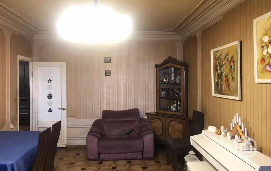 Продаётся 3-комнатная квартира, 108 м², ул. Налбандян, Центр