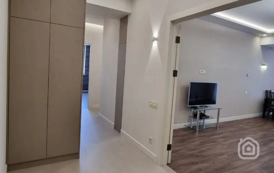Продаётся 4-комнатная квартира, 130 м², ул. Малхасянц, Арабкир