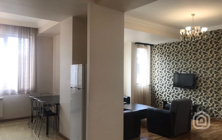Продаётся 2-комнатная квартира, 65 м², пр. М. Маштоц, Центр