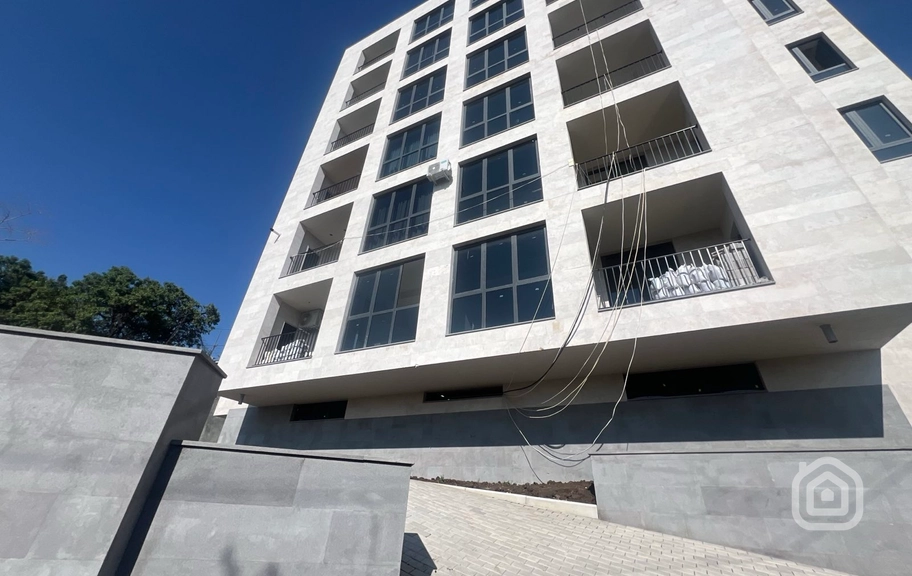 Продаётся 3-комнатная квартира, 86.8 м², ул. Айгестан, Центр