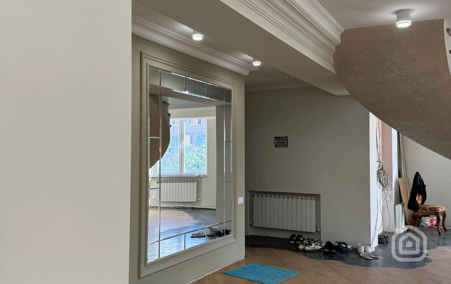 Продаётся 5-комнатная квартира, 222.1 м², ул. Сундукян, Арабкир