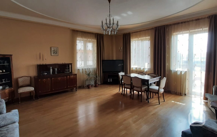 Продаётся 5-комнатная квартира, 185 м², ул. Пушкин, Центр