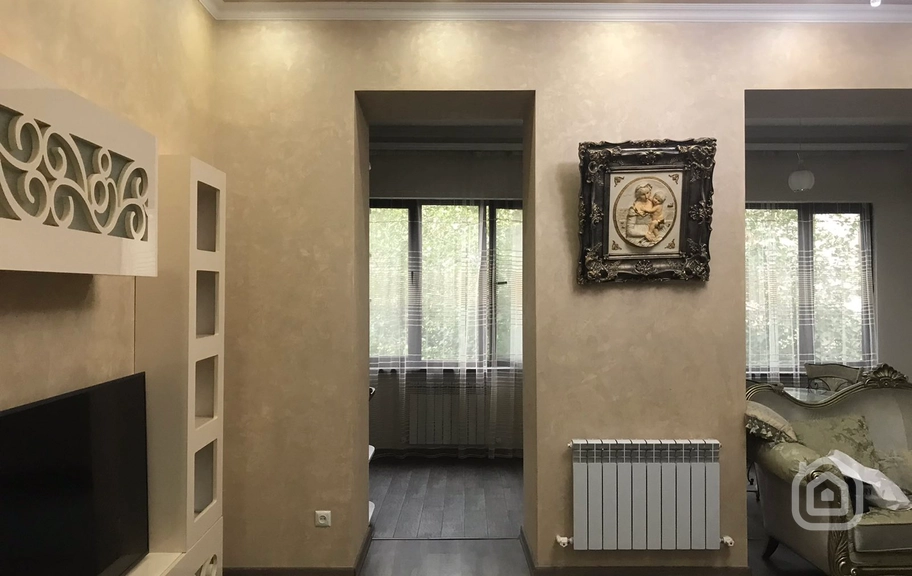 Продаётся 3-комнатная квартира, 86 м², ул. Хазар Парпеци, Центр