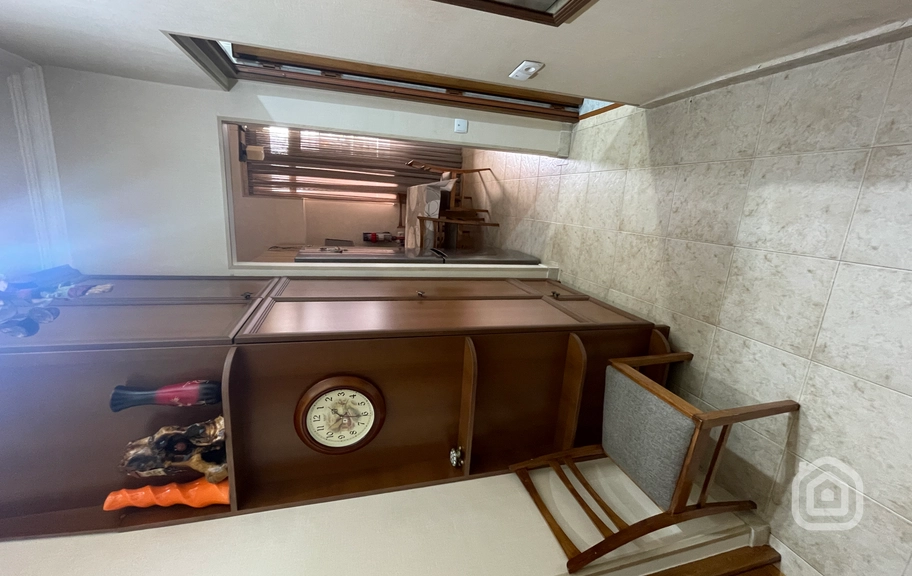Продаётся 1-комнатная квартира, 38 м², ул. Сарян, Центр