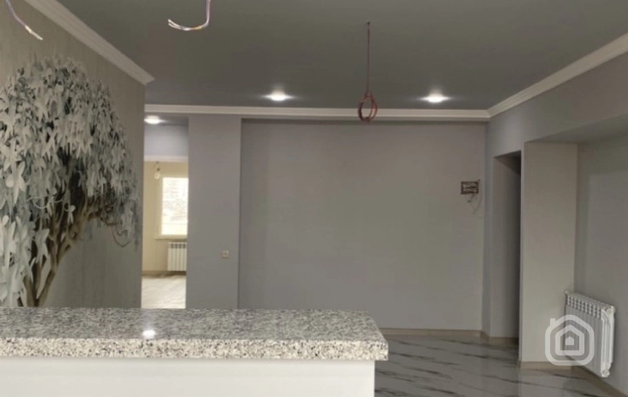 Продаётся 3-комнатная квартира, 70 м², ул. Агатангехос, Центр