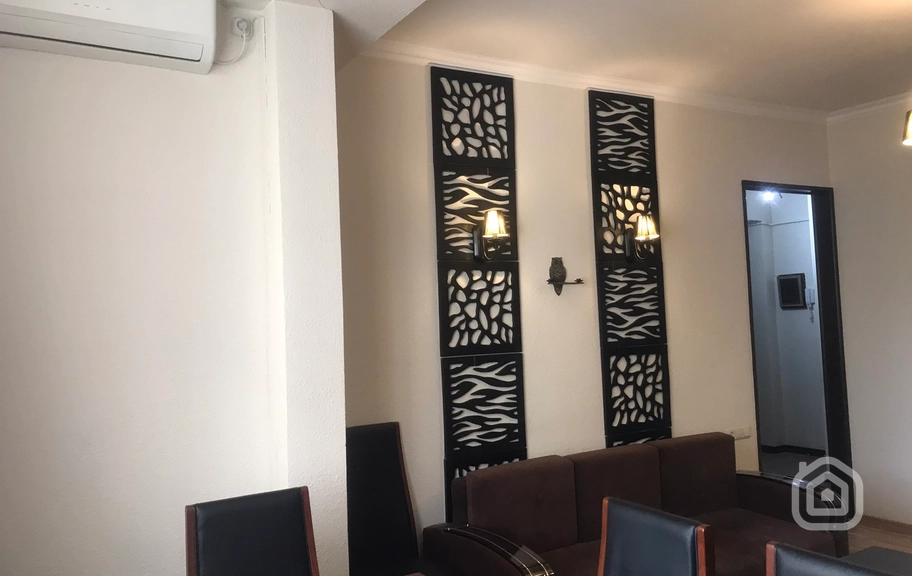 Продаётся 1-комнатная квартира, 43.8 м², ул. Д. Демирчян, Центр