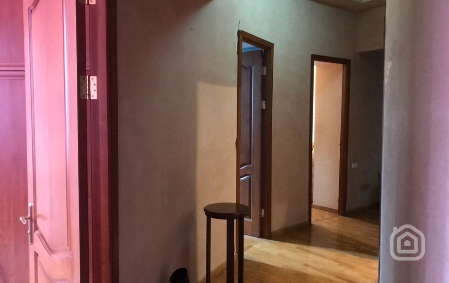 Продаётся 3-комнатная квартира, 89 м², ул. Байрон, Центр