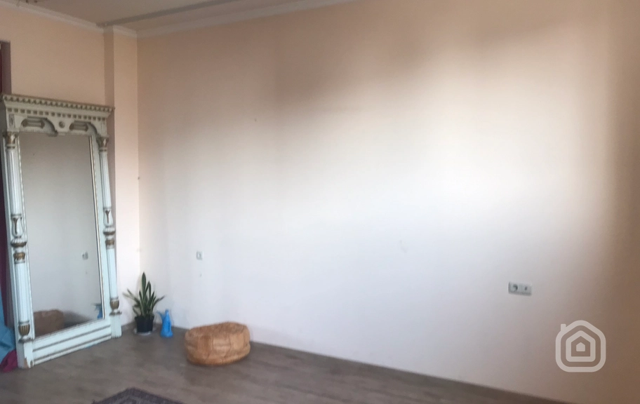 Продаётся 3-комнатная квартира, 121.7 м², ул. Терян, Центр