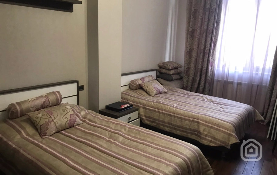 Продаётся 3-комнатная квартира, 136.51 м², Центр
