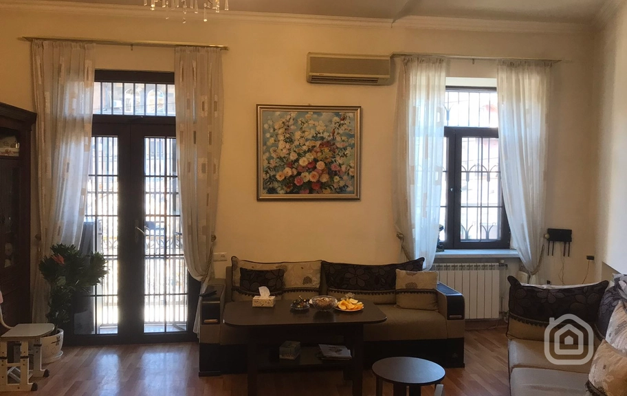 Продаётся 2-комнатная квартира, 66.88 м², пр. М. Маштоц, Центр