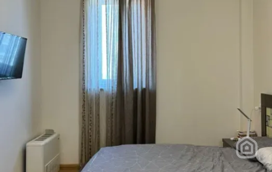 Продаётся 3-комнатная квартира, 115 м², ул. Арами, Центр