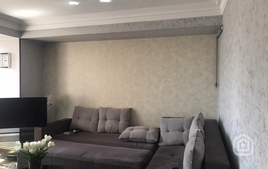 Продаётся 3-комнатная квартира, 90 м², ул. Ахаян, Центр