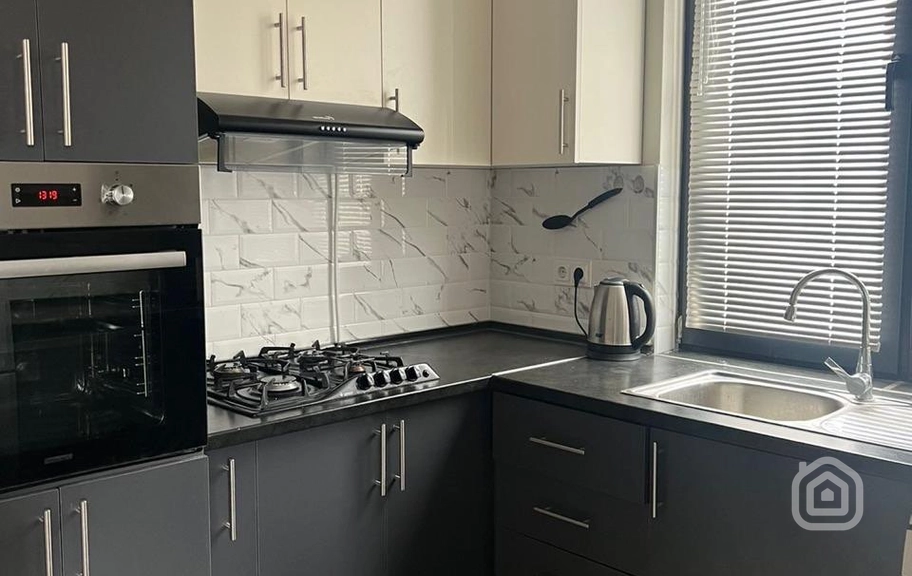 Продаётся 4-комнатная квартира, 93.02 м², Арабкир