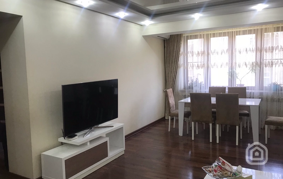 Продаётся 4-комнатная квартира, 138 м², пер. Корюн 1, Центр