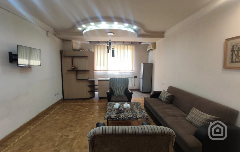 Продаётся 2-комнатная квартира, 47.9 м², ул. Амирян, Центр