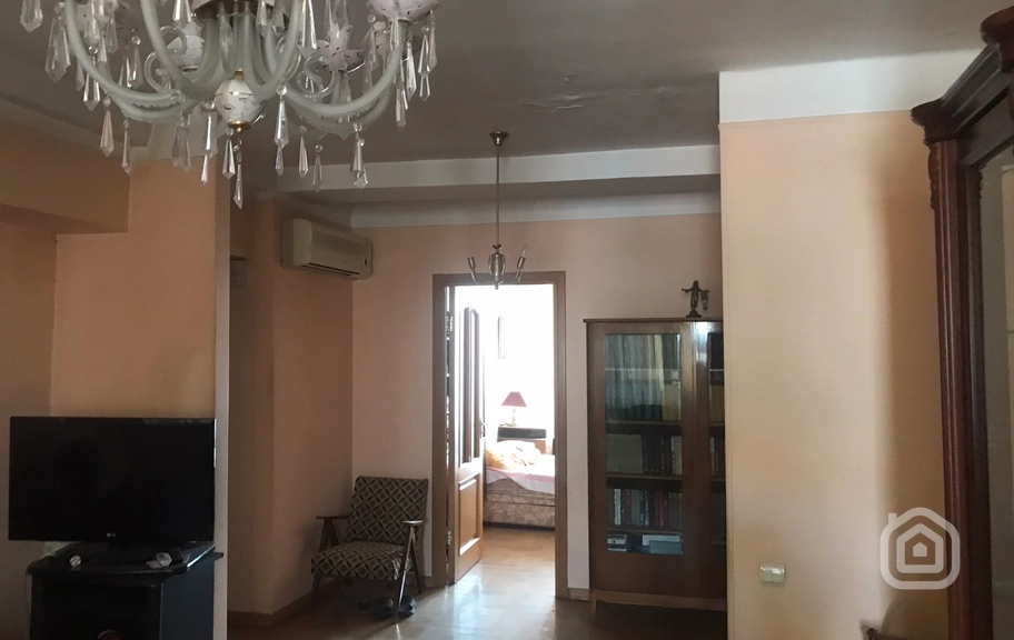 Продаётся 3-комнатная квартира, 86 м², ул. Агатангехос, Центр